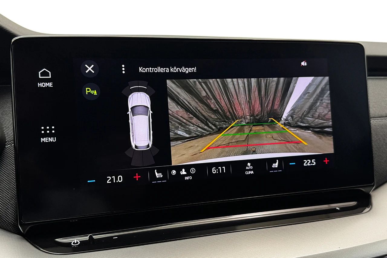 Skoda Octavia Kombi 2.0 TDI Automat Style Massage Kamera Värmare MOMS 150hk – bild 23 av 42