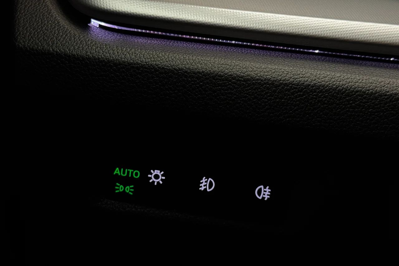 Skoda Octavia Kombi 2.0 TDI Automat Style Massage Kamera Värmare MOMS 150hk – bild 38 av 42