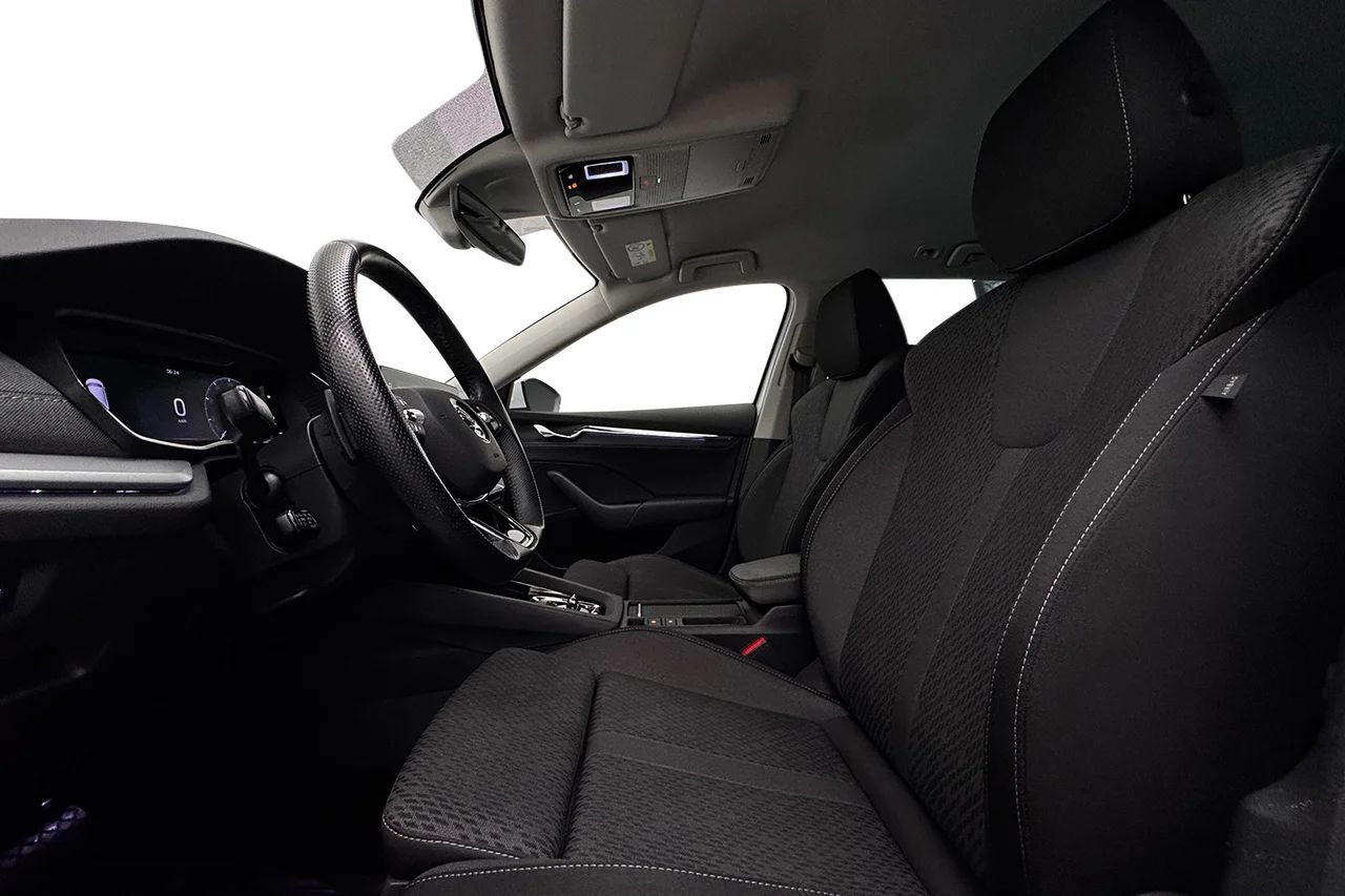 Skoda Octavia Kombi 2.0 TDI Automat Style Massage Kamera Värmare MOMS 150hk – bild 11 av 42