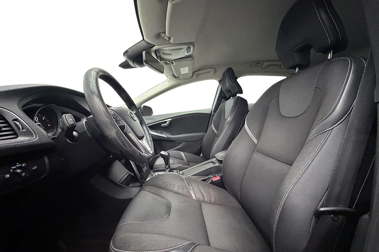 Volvo V40 D2 Business Advanced Värmare P-Sensorer Fullservad@Volvo 120hk – bild 11 av 26