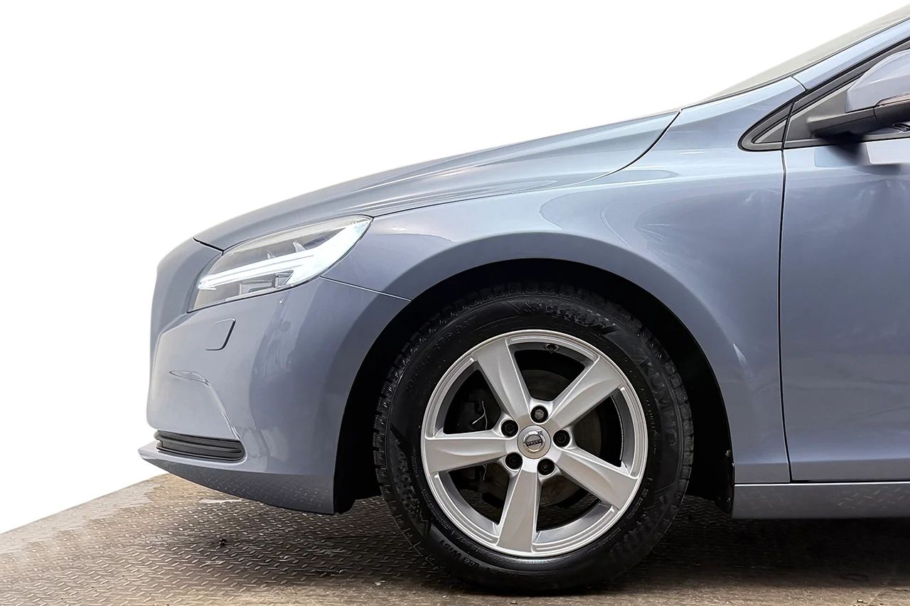 Volvo V40 D2 Business Advanced Värmare P-Sensorer Fullservad@Volvo 120hk – bild 10 av 26
