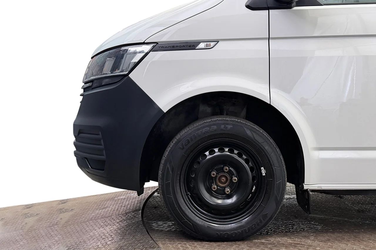 Volkswagen Transporter T30 2.0 TDI L2 Drag Inredd Kamera Värmare MOMS 150hk – bild 10 av 28