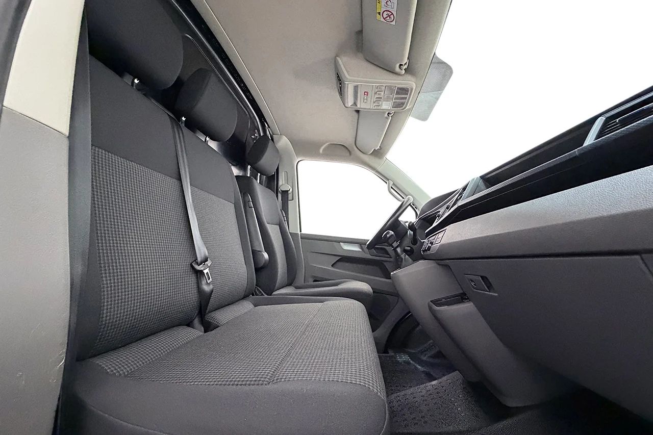 Volkswagen Transporter T30 2.0 TDI L2 Drag Inredd Kamera Värmare MOMS 150hk – bild 15 av 28