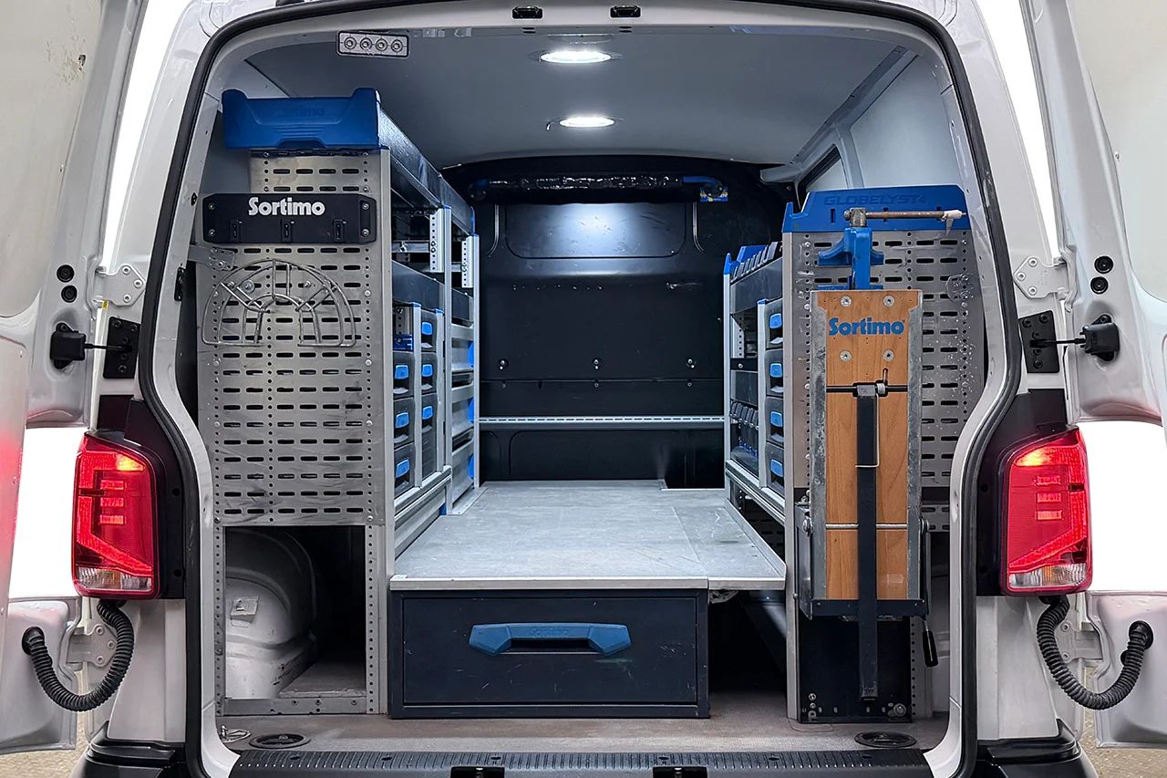 Volkswagen Transporter T30 2.0 TDI L2 Drag Inredd Kamera Värmare MOMS 150hk – bild 12 av 28