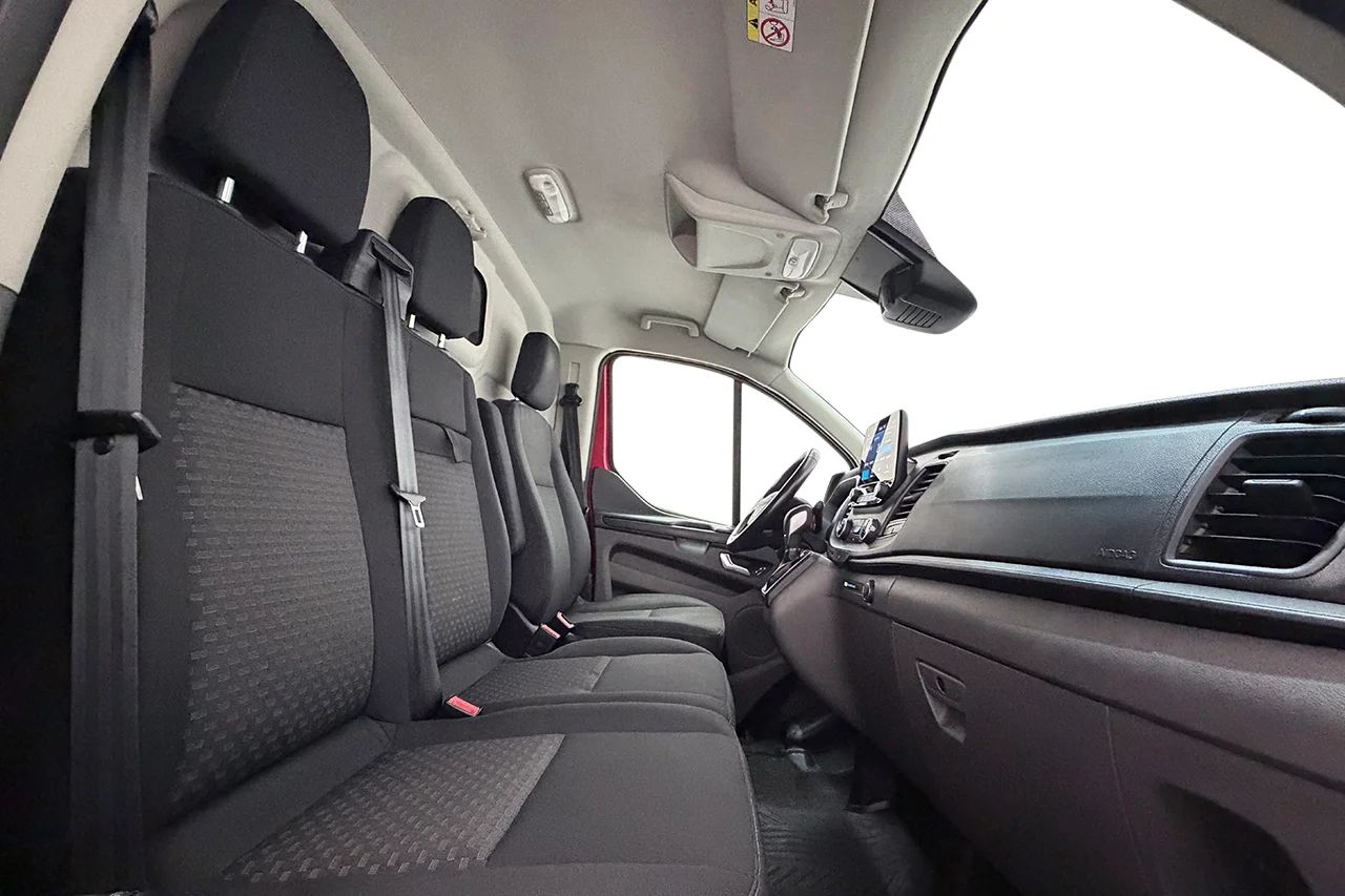 Ford Transit Custom 340 2.0 Automat L1 2xSidodörr 3-sits Kamera Värmare MOMS 130hk – bild 16 av 28