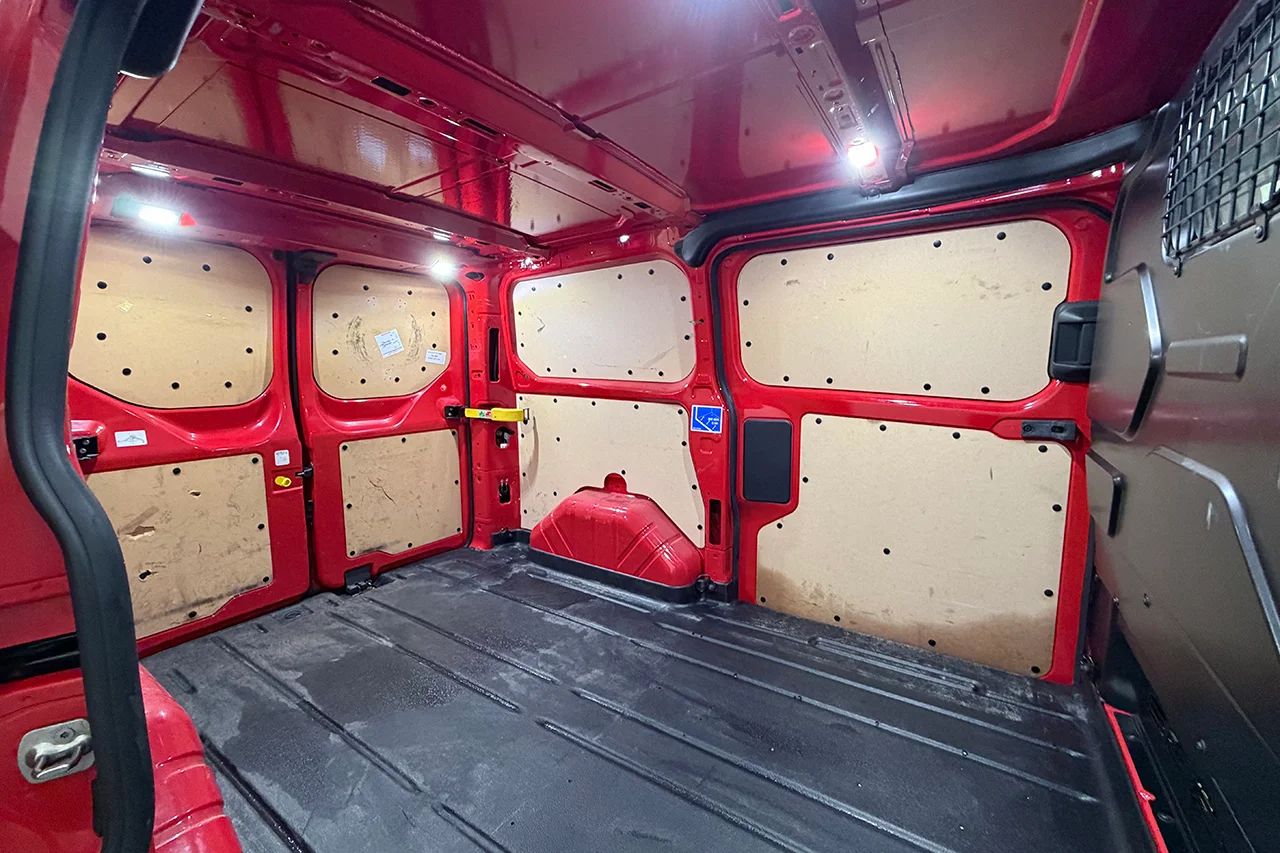 Ford Transit Custom 340 2.0 Automat L1 2xSidodörr 3-sits Kamera Värmare MOMS 130hk – bild 11 av 28