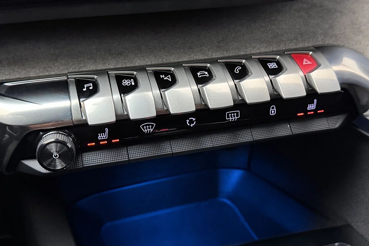 Peugeot 3008 1.2 PureTech GT Navi Kamera Delläder Cockpit MOMS 130hk – bild 27 av 33