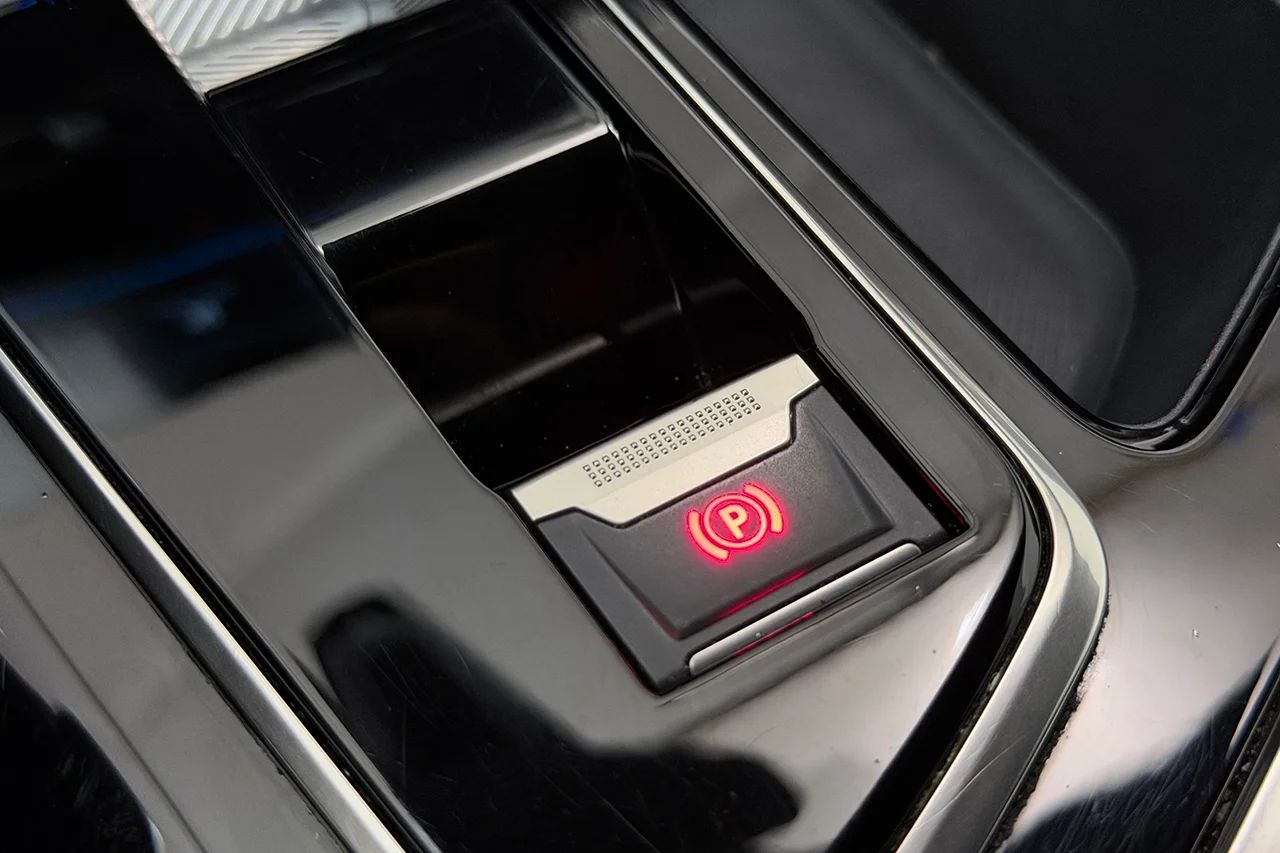Peugeot 3008 1.2 PureTech GT Navi Kamera Delläder Cockpit MOMS 130hk – bild 30 av 33