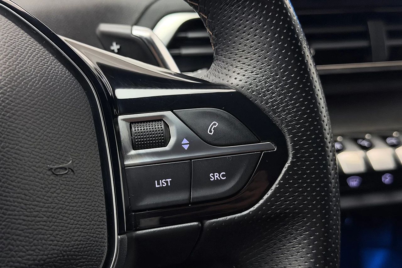 Peugeot 3008 1.2 PureTech GT Navi Kamera Delläder Cockpit MOMS 130hk – bild 18 av 33