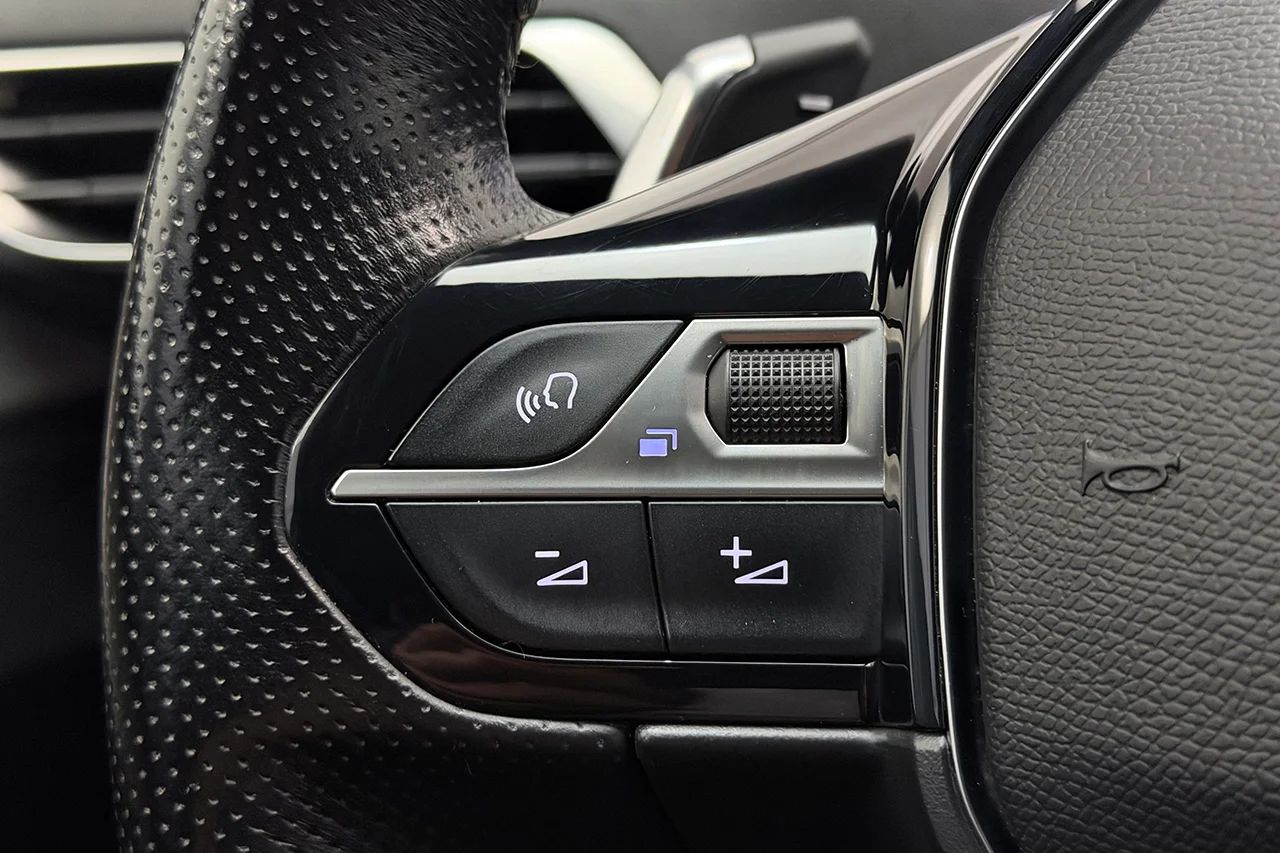 Peugeot 3008 1.2 PureTech GT Navi Kamera Delläder Cockpit MOMS 130hk – bild 17 av 33