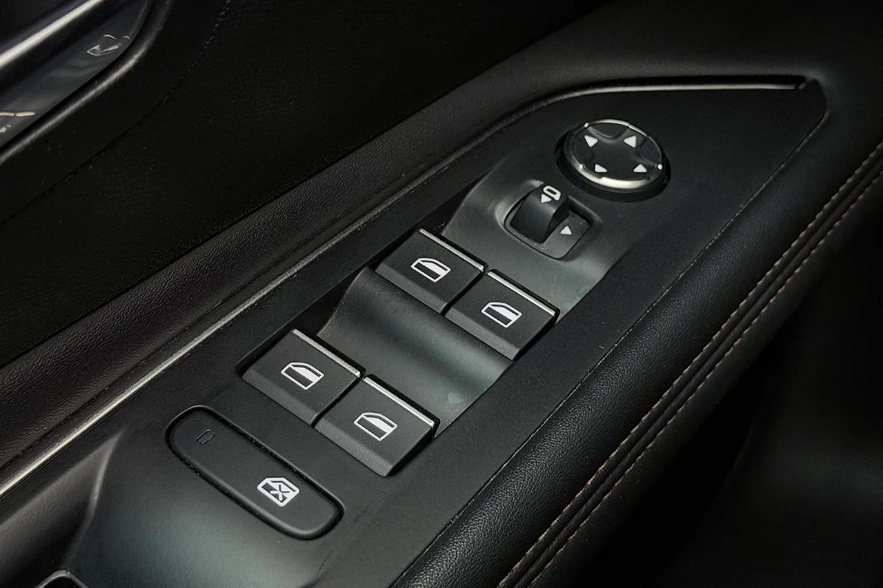 Peugeot 3008 1.2 PureTech GT Navi Kamera Delläder Cockpit MOMS 130hk – bild 32 av 33