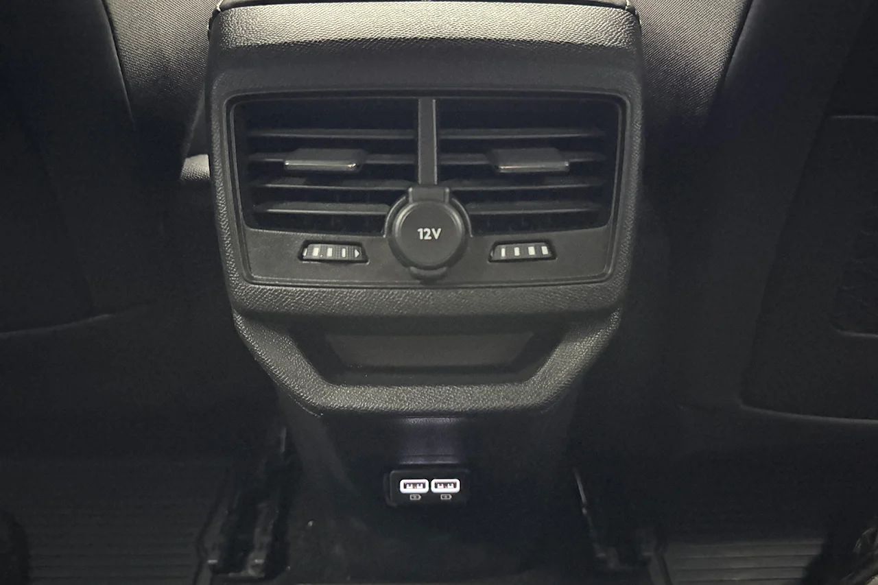 Peugeot 3008 1.2 PureTech GT Navi Kamera Delläder Cockpit MOMS 130hk – bild 12 av 33