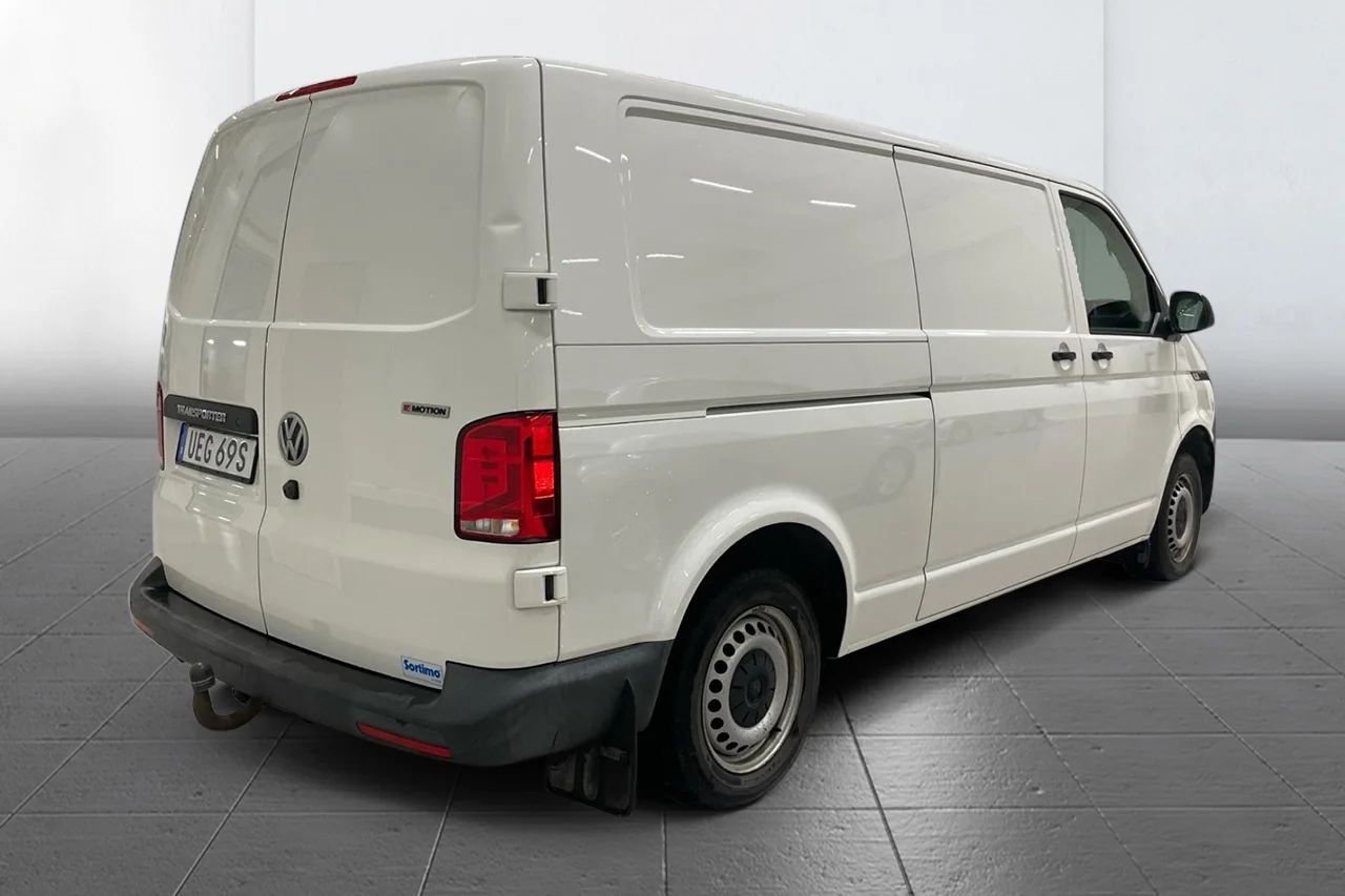 Volkswagen Transporter T32 2.0 TDI 4Motion L2 Drag Inredd Kamera MOMS 150hk – bild 4 av 11