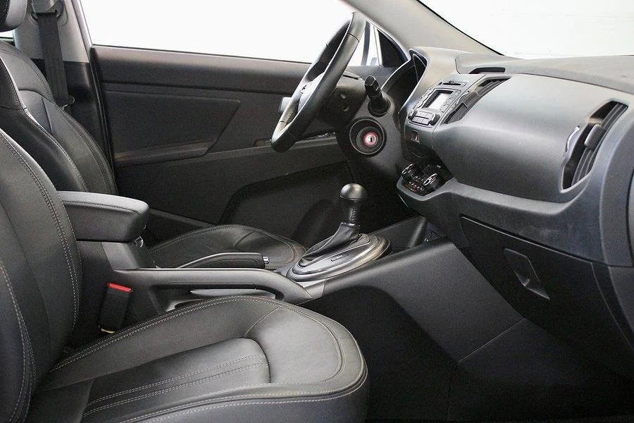Kia Sportage 2.0 CRDi AWD EX Aut Läder Blåtand 184hk – bild 8 av 17