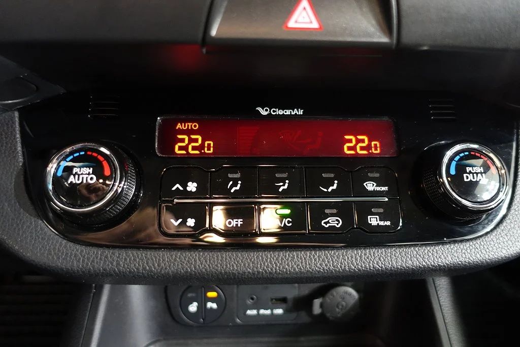 Kia Sportage 2.0 CRDi AWD EX Aut Läder Blåtand 184hk – bild 15 av 17