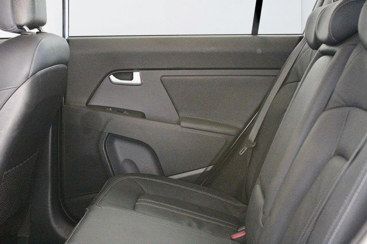 Kia Sportage 2.0 CRDi AWD EX Aut Läder Blåtand 184hk – bild 6 av 17