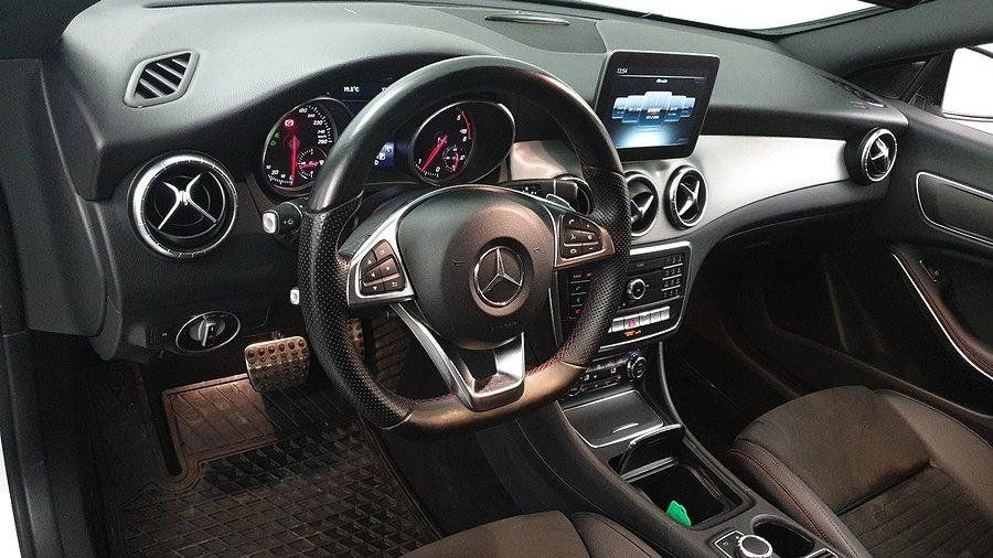 Mercedes-Benz CLA 200 d SB AMG Line Night LED AppConnect Läder 136hk – bild 8 av 13