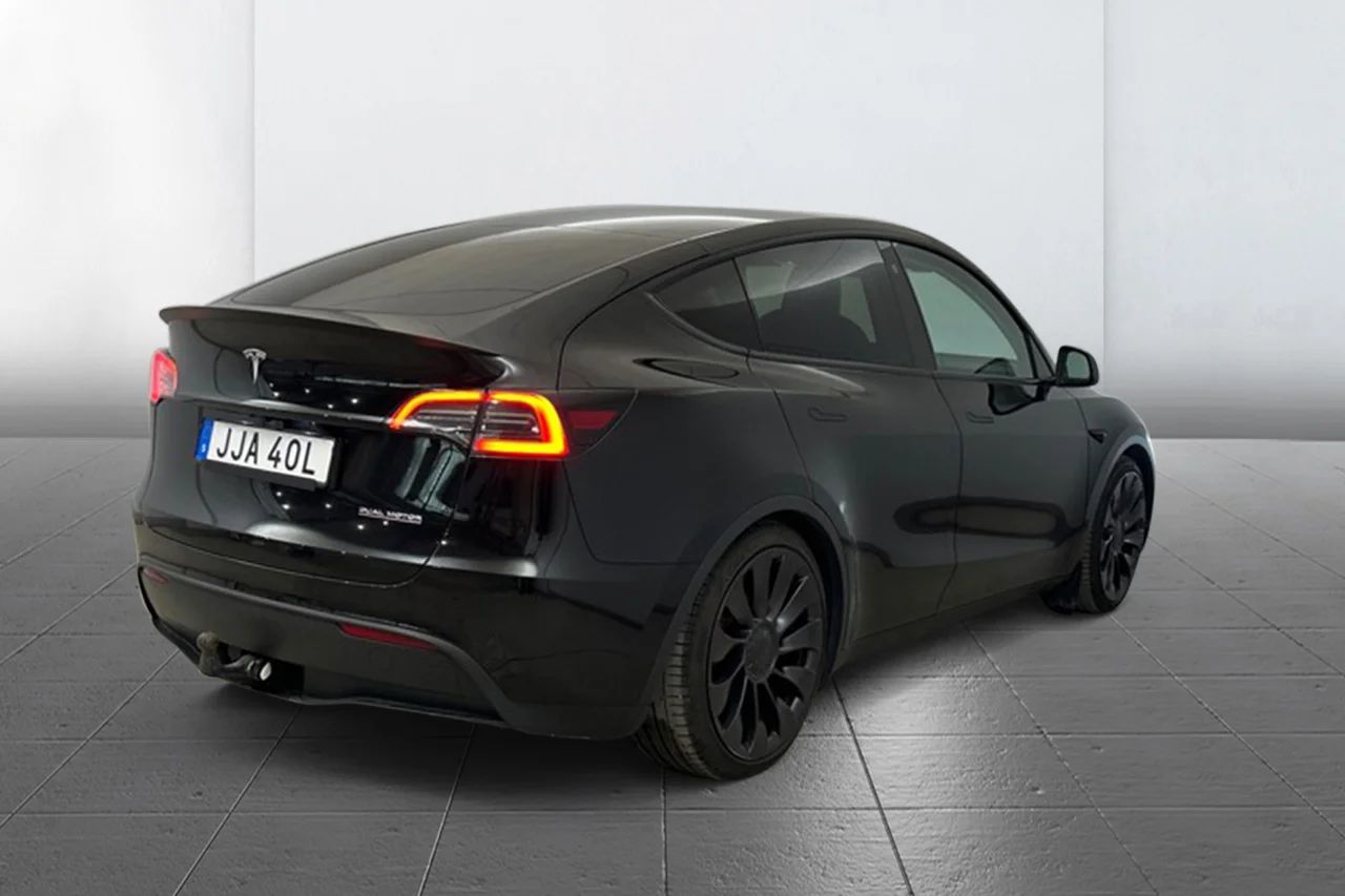 Tesla Model Y Performance Drag Värmepump AI-Dator Premiumljud MOMS 534hk – bild 5 av 13