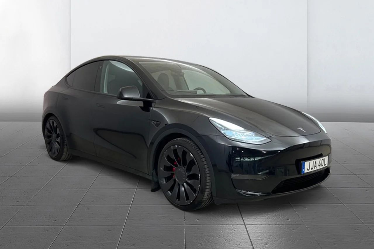 Tesla Model Y Performance Drag Värmepump AI-Dator Premiumljud MOMS 534hk – bild 3 av 13