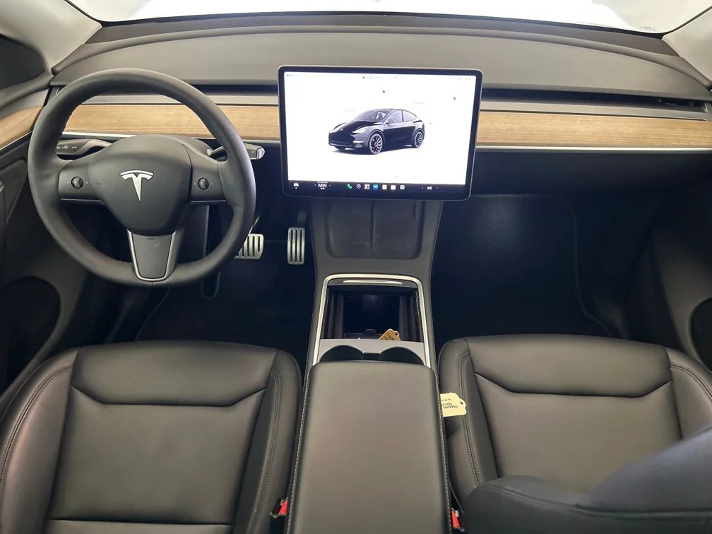Tesla Model Y Performance Drag Värmepump AI-Dator Premiumljud MOMS 534hk – bild 9 av 13