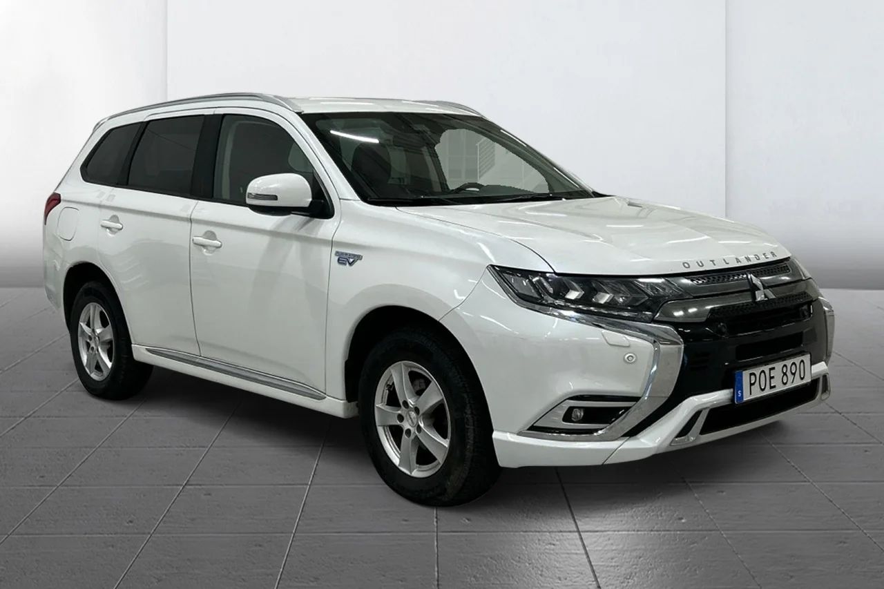 Mitsubishi Outlander PHEV AWD Delläder Adaptiv Farthållare MOMS 224hk – bild 3 av 9