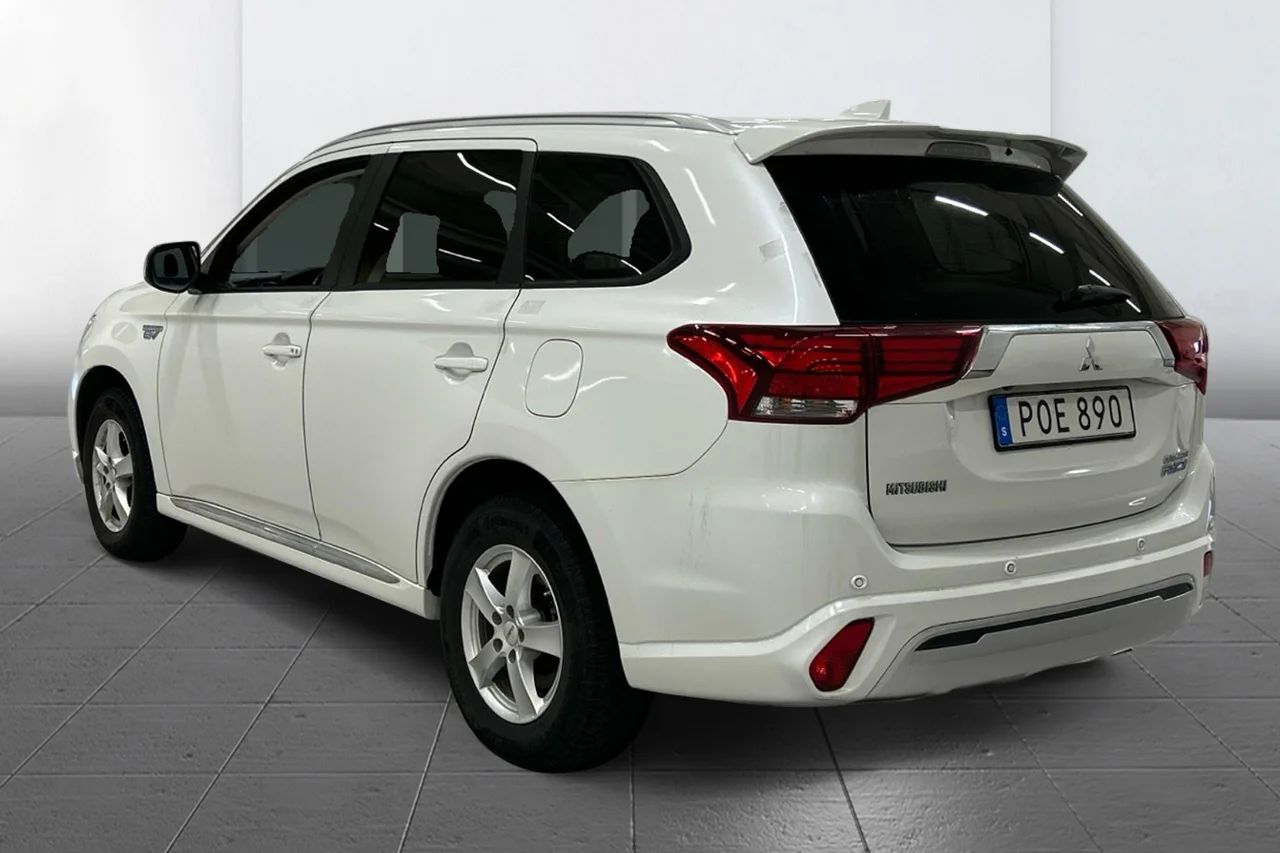 Mitsubishi Outlander PHEV AWD Delläder Adaptiv Farthållare MOMS 224hk – bild 5 av 9