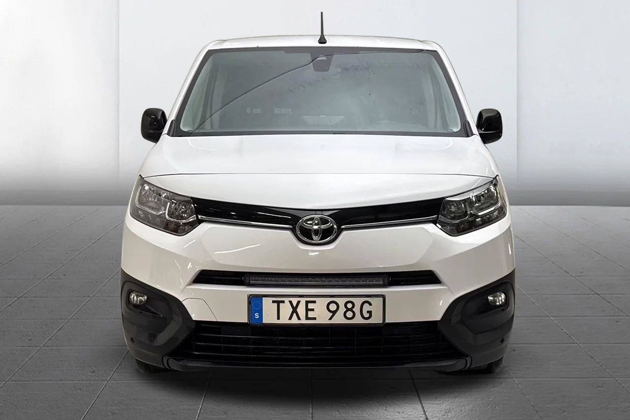 Toyota ProAce City 1.5D Automat 3-sits Inredd Kamera Filassist MOMS 130hk – bild 3 av 9