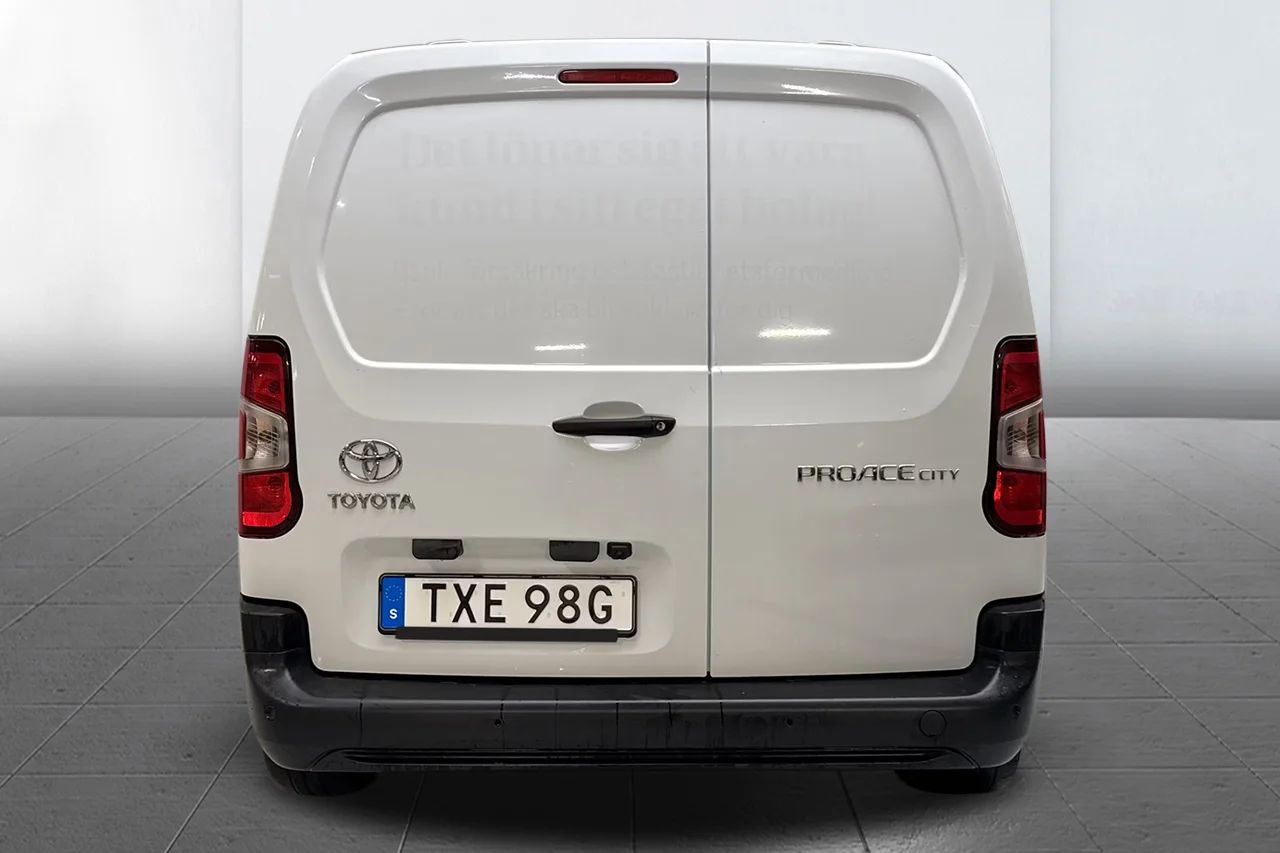 Toyota ProAce City 1.5D Automat 3-sits Inredd Kamera Filassist MOMS 130hk – bild 5 av 9