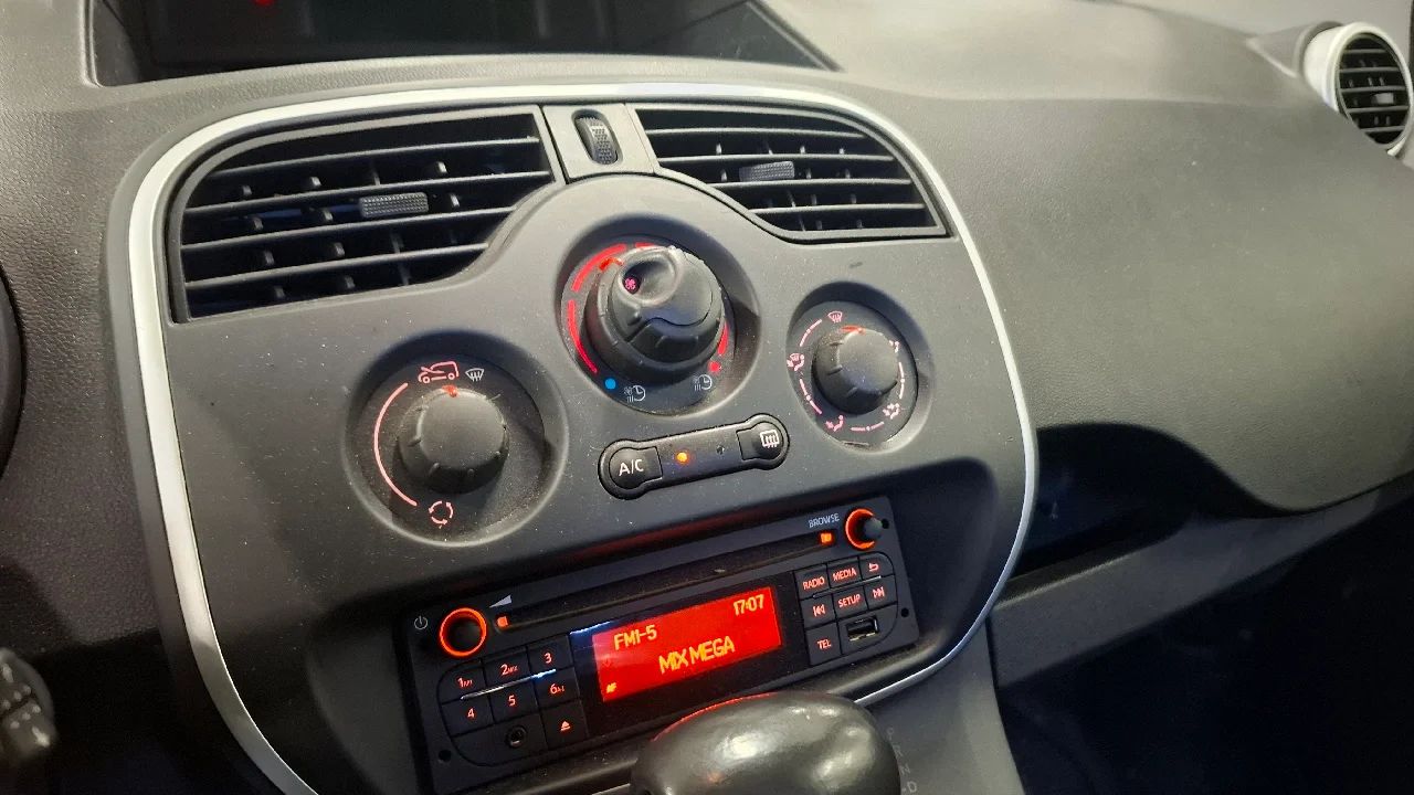 Renault Kangoo ZE 33 kWh Batteriköpt Drag Inredd Värmare MOMS – bild 8 av 10