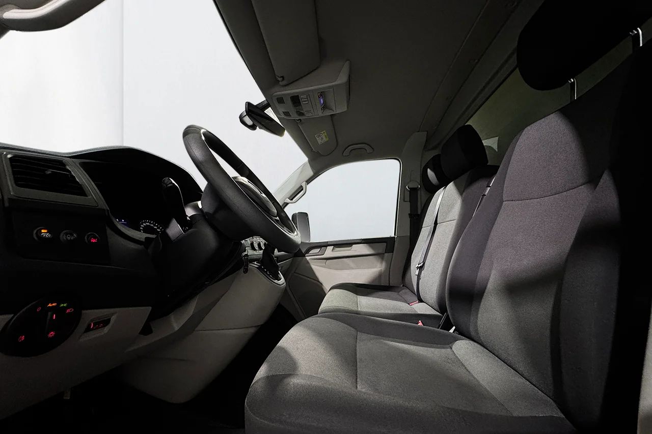 Volkswagen Transporter Chassi T30 2.0 TDI Aut Volymskåp BG-Lyft Värmare 3sits 150hk – bild 8 av 22