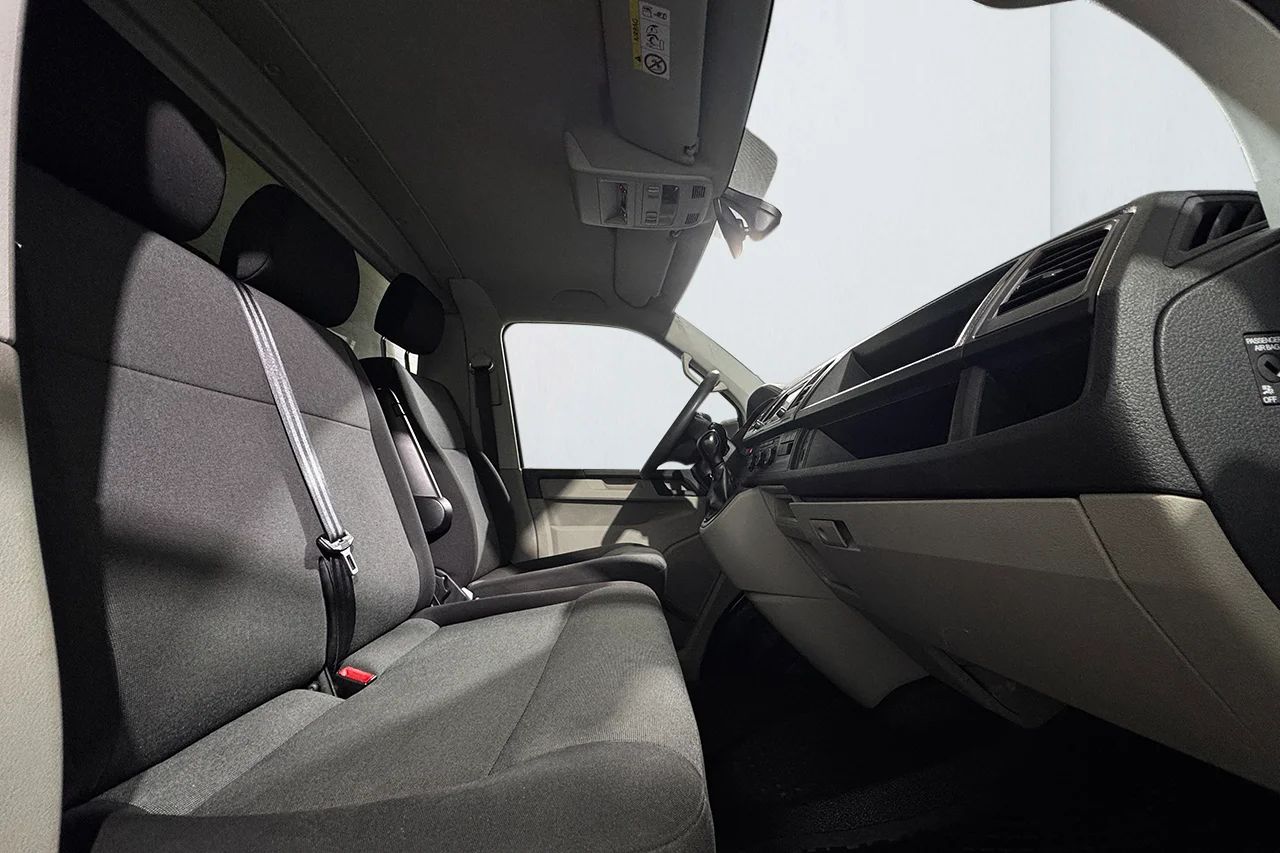 Volkswagen Transporter Chassi T30 2.0 TDI Aut Volymskåp BG-Lyft Värmare 3sits 150hk – bild 10 av 22
