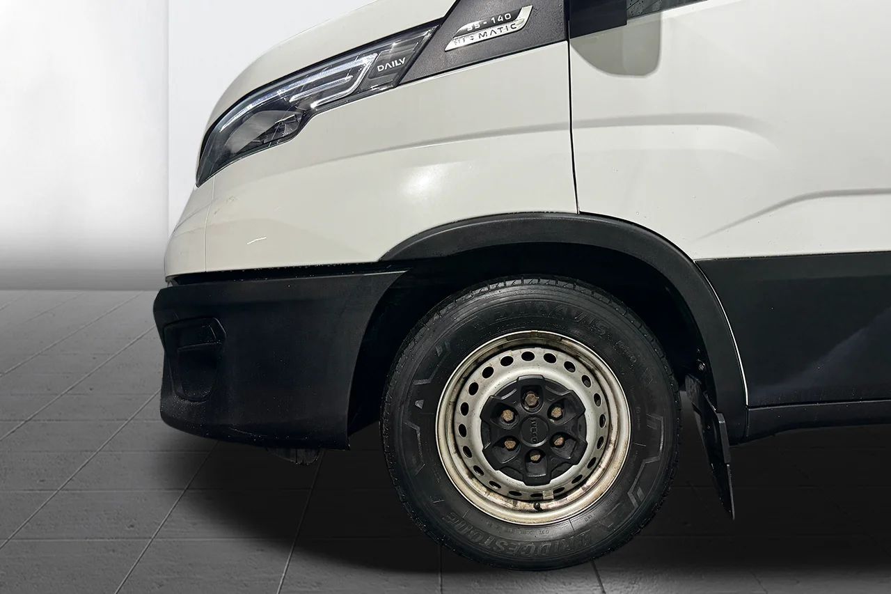 Iveco Daily 35-140 Skåpbil 2.3 JTD Hi-Matic Värmare 3-sits MOMS 136hk – bild 10 av 22