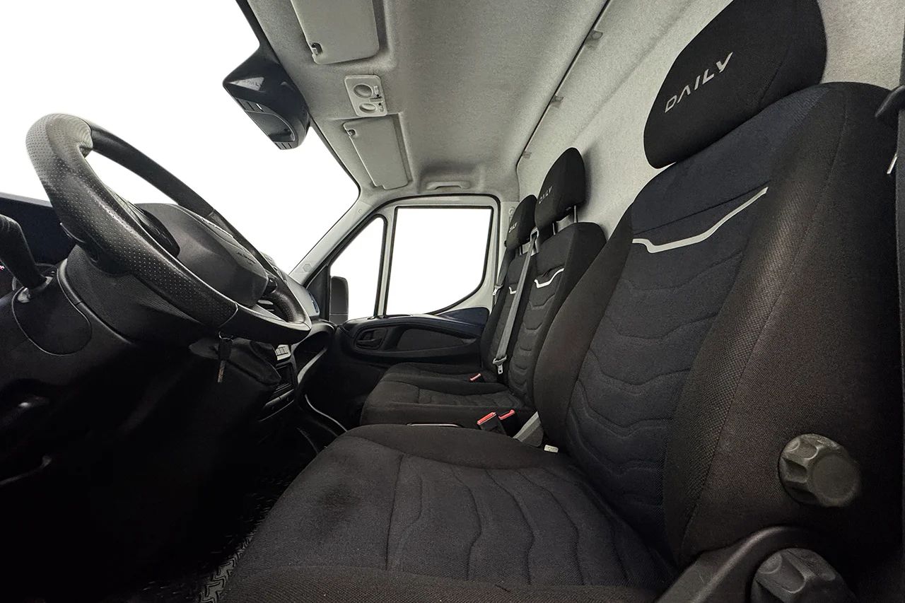 Iveco Daily 35-140 Skåpbil 2.3 JTD Hi-Matic Värmare 3-sits MOMS 136hk – bild 12 av 22