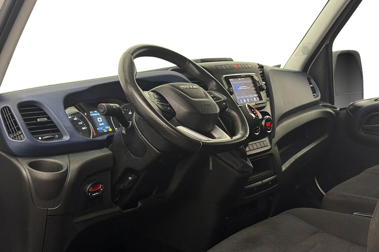 Iveco Daily 35-140 Skåpbil 2.3 JTD Hi-Matic Värmare 3-sits MOMS 136hk – bild 13 av 22