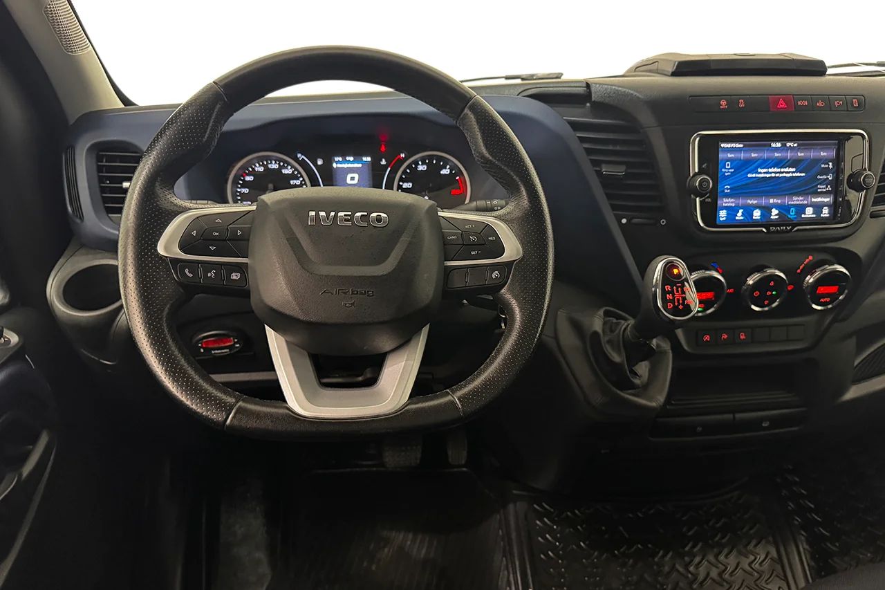 Iveco Daily 35-140 Skåpbil 2.3 JTD Hi-Matic Värmare 3-sits MOMS 136hk – bild 15 av 22