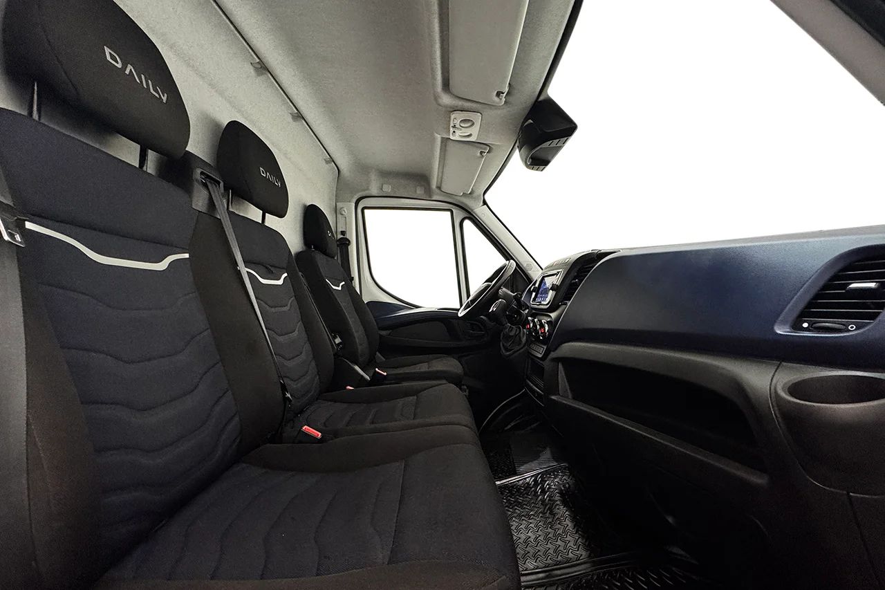 Iveco Daily 35-140 Skåpbil 2.3 JTD Hi-Matic Värmare 3-sits MOMS 136hk – bild 14 av 22
