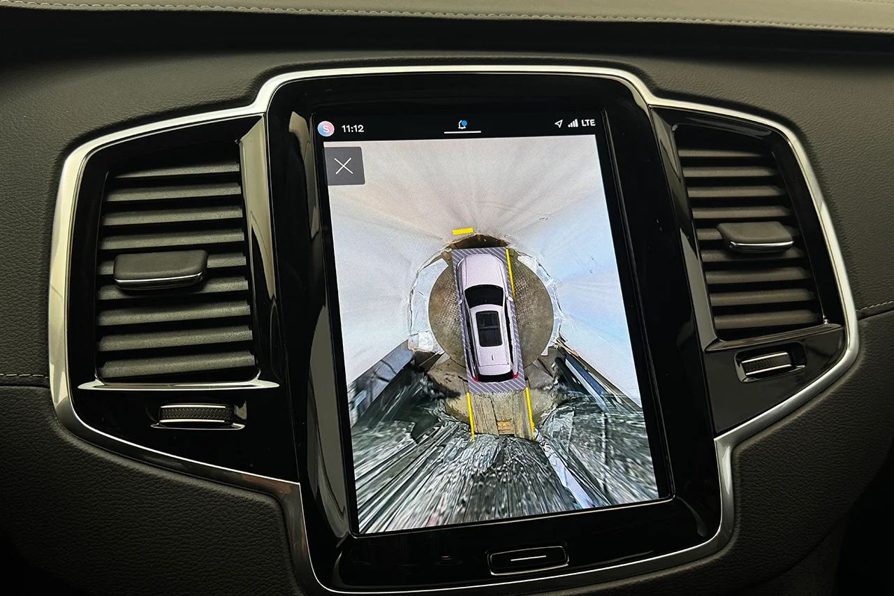 Volvo XC90 B5 AWD Ultimate Dark 7sits Pano Navi HUD 360° H/K 235hk – bild 27 av 37