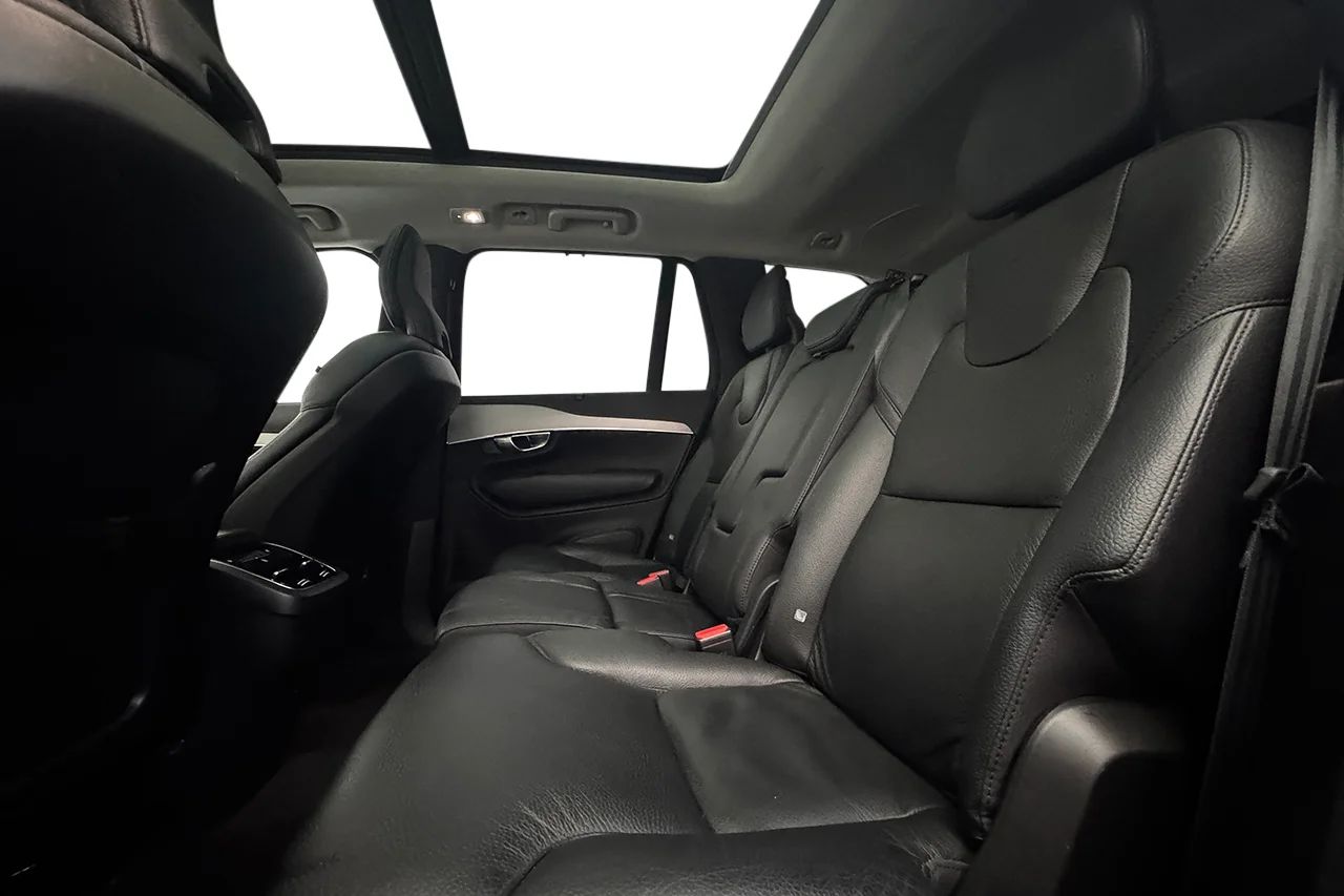 Volvo XC90 B5 AWD Ultimate Dark 7sits Pano Navi HUD 360° H/K 235hk – bild 16 av 37