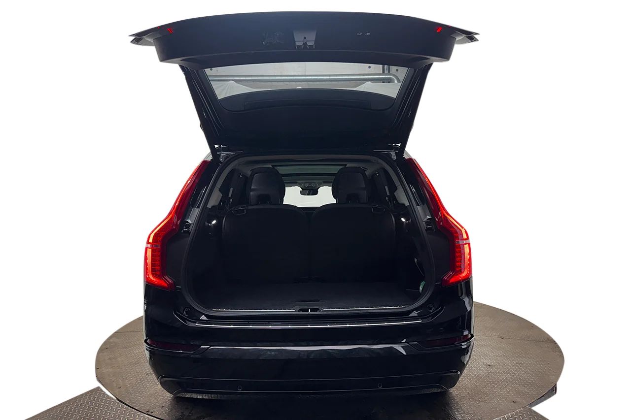 Volvo XC90 B5 AWD Ultimate Dark 7sits Pano Navi HUD 360° H/K 235hk – bild 7 av 37
