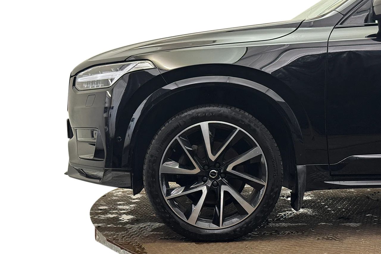 Volvo XC90 B5 AWD Ultimate Dark 7sits Pano Navi HUD 360° H/K 235hk – bild 10 av 37