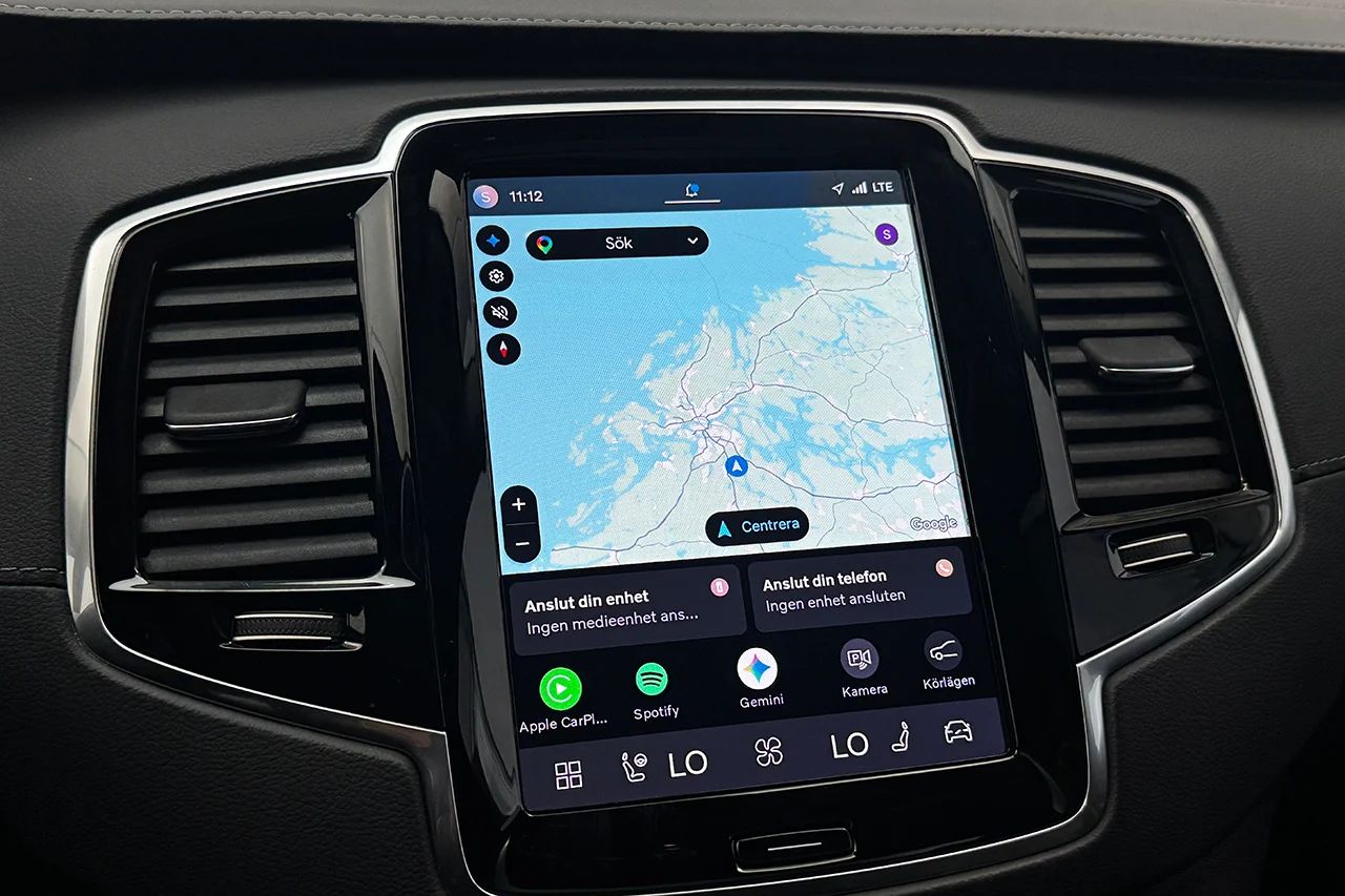 Volvo XC90 B5 AWD Ultimate Dark 7sits Pano Navi HUD 360° H/K 235hk – bild 26 av 37