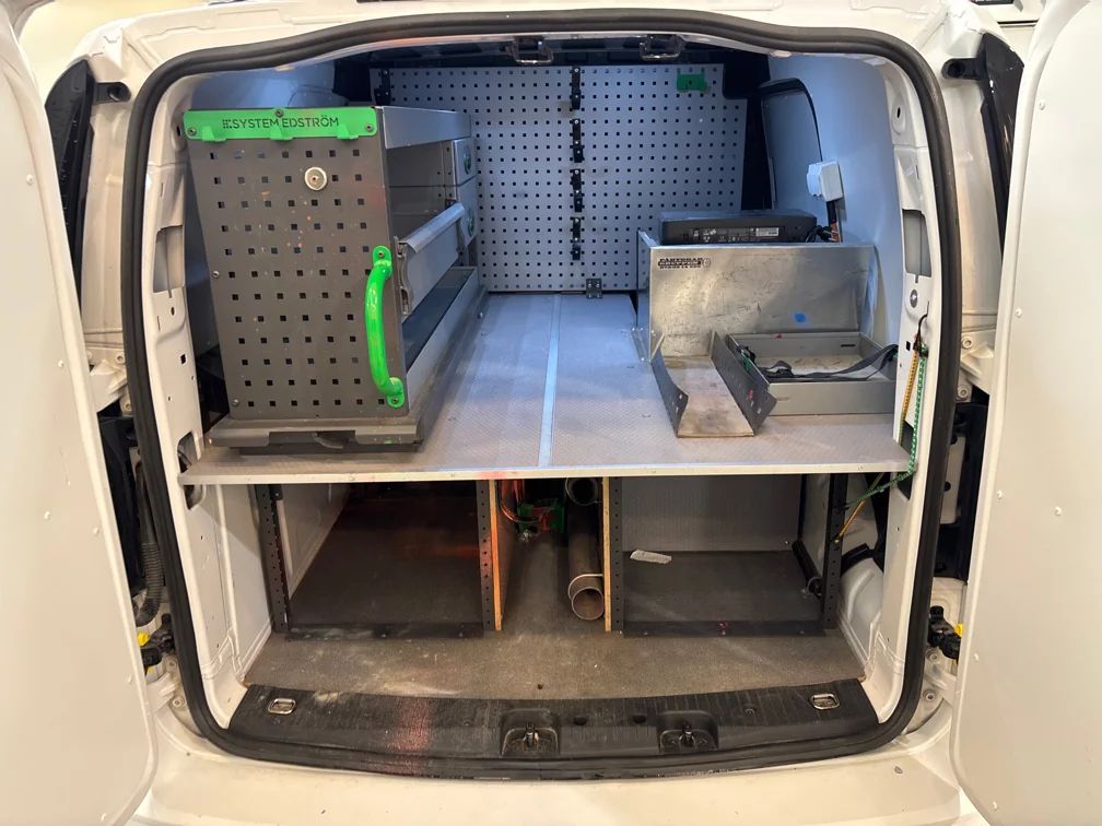 Volkswagen Caddy Cargo 2.0 TDI 4M Inredd Kamera Värmare MOMS 122hk – bild 8 av 12