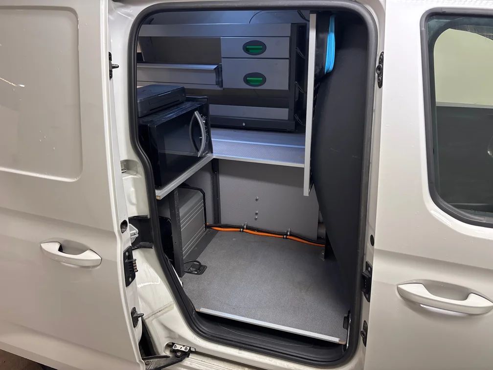 Volkswagen Caddy Cargo 2.0 TDI 4M Inredd Kamera Värmare MOMS 122hk – bild 7 av 12