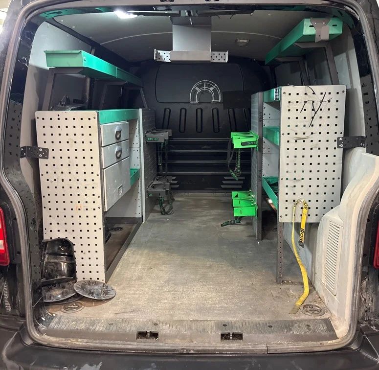 Volkswagen Transporter T32 2.0 TDI Aut Komfortpkt Drag Inredd 2xSidodörr 3sits 150hk – bild 8 av 9
