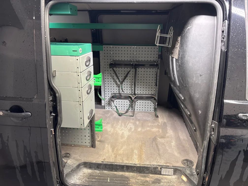 Volkswagen Transporter T32 2.0 TDI Aut Komfortpkt Drag Inredd 2xSidodörr 3sits 150hk – bild 7 av 9