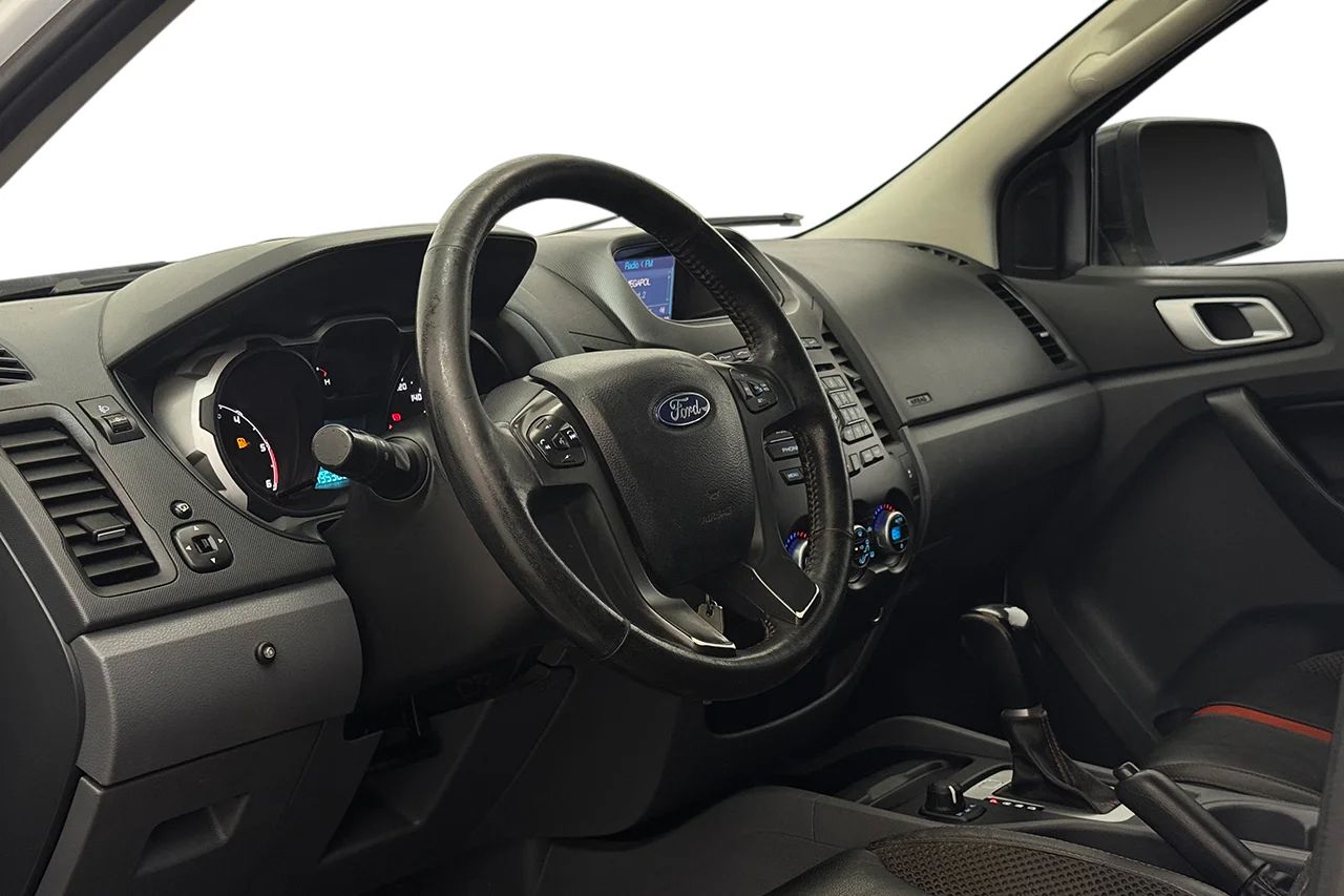 Ford Ranger Dubbelhytt 3.2 TDCi 4x4 Wildtrack Automat Drag Navi Kamera Läder MOMS 200hk – bild 13 av 29
