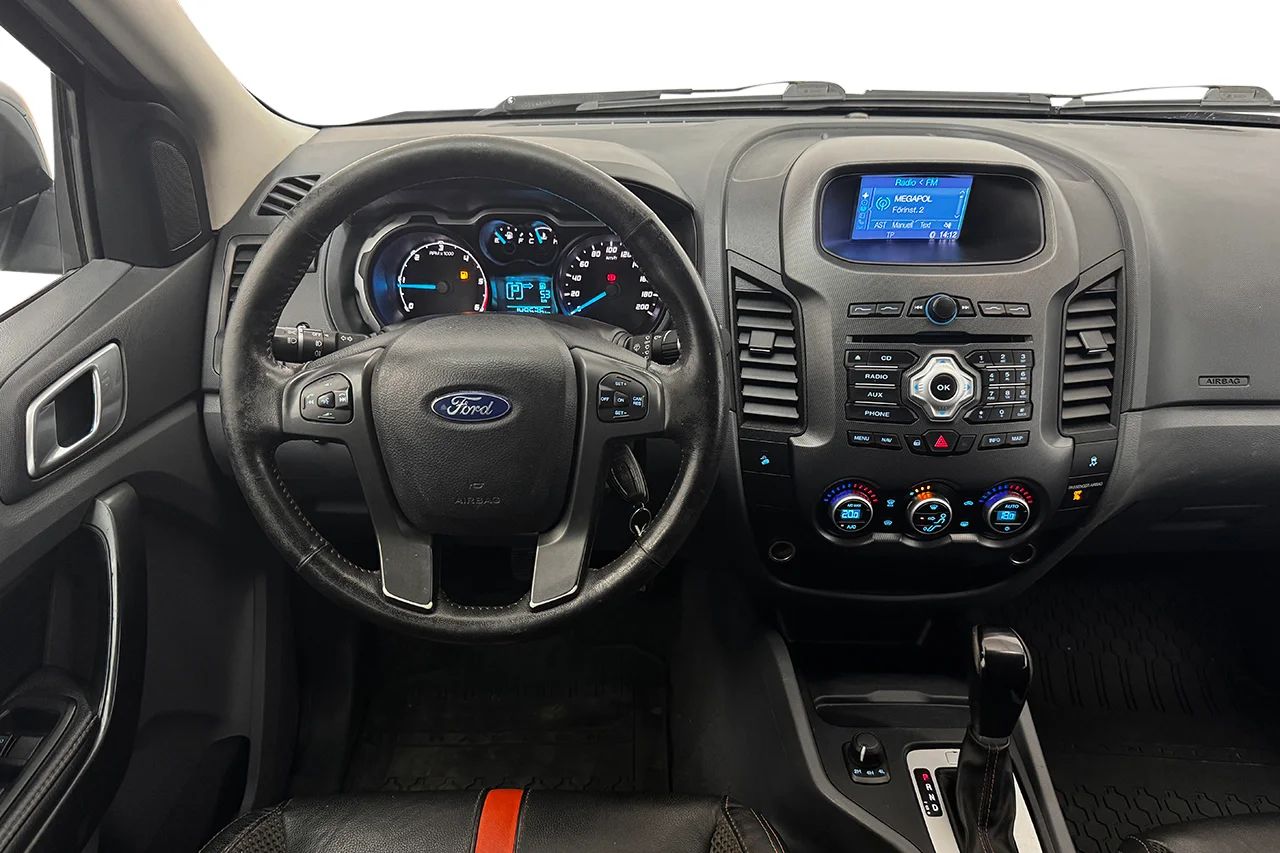Ford Ranger Dubbelhytt 3.2 TDCi 4x4 Wildtrack Automat Drag Navi Kamera Läder MOMS 200hk – bild 17 av 29