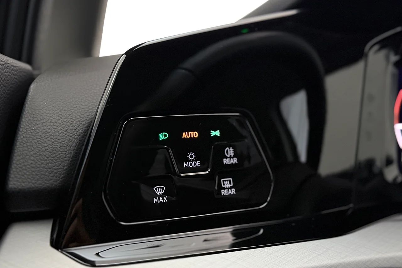 Volkswagen Golf SC 1.5 eTSI Aut Navi Kamera Keyless Massage MOMS – bild 37 av 39