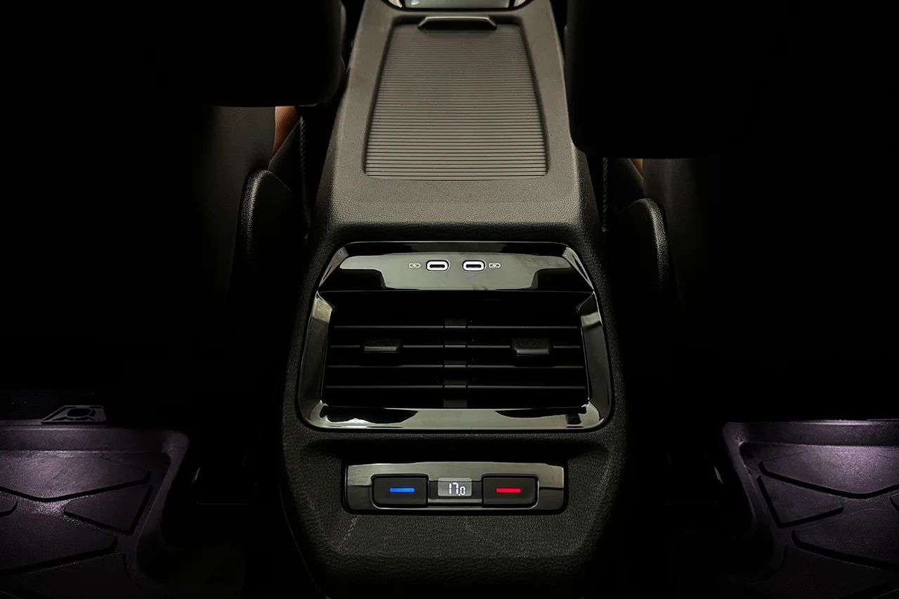 Volkswagen ID.4 Pro Perform 1st Edt Max Drag Pano AR-HUD Massage Keyless 204hk – bild 18 av 38