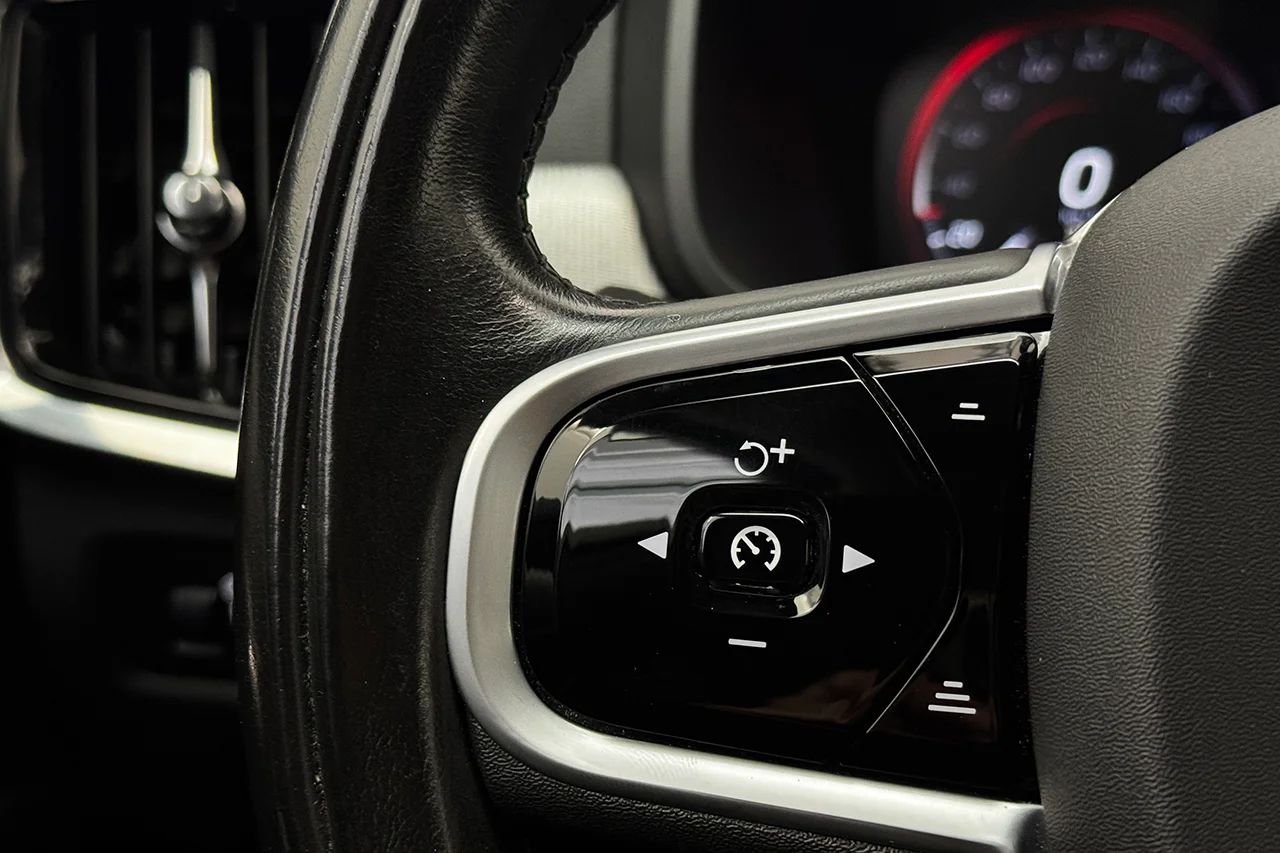 Volvo V90 D4 Inscription Drag Läder Stolsminne P-Klimat 360° HUD BLIS H/K 190hk – bild 21 av 38